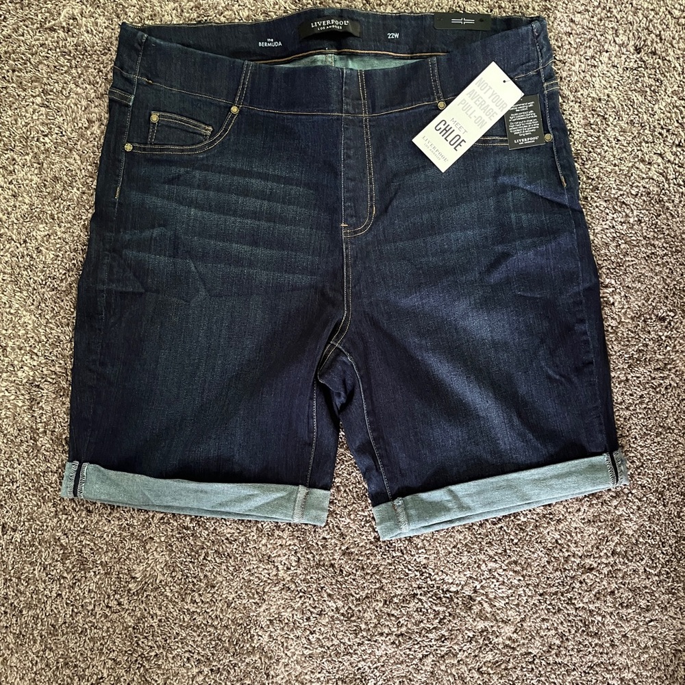 NWT Liverpool LA Chloe Bermuda shorts